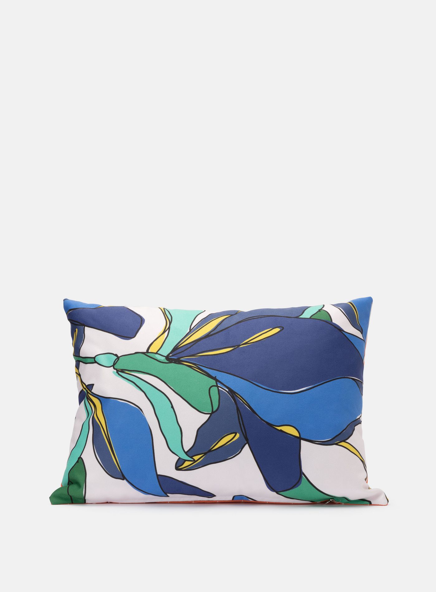 Cotton-linen blend cushion cover on a bed, Contrado